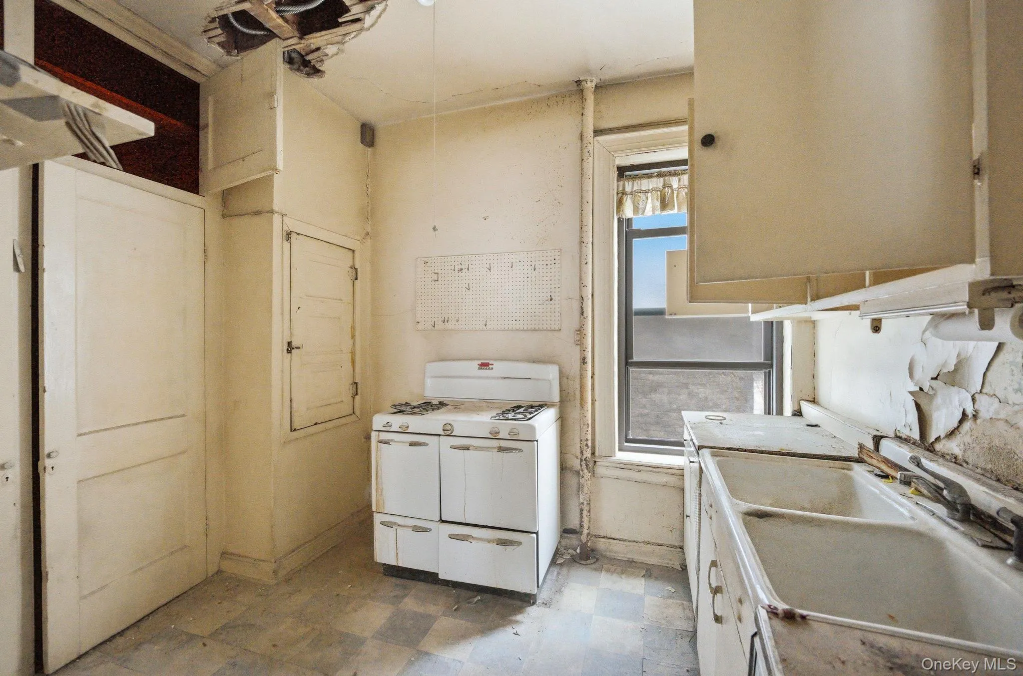 Reverse view of kitchen Reverse view of kitchen