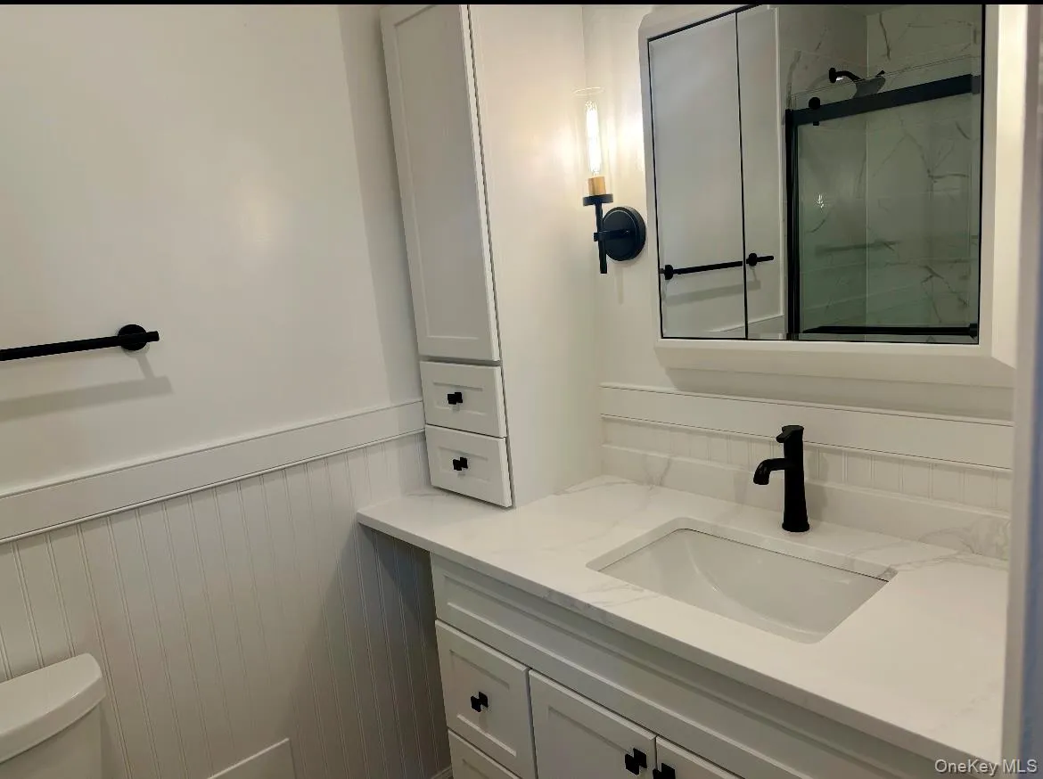 Stylishly renovated bath Stylishly renovated bath
