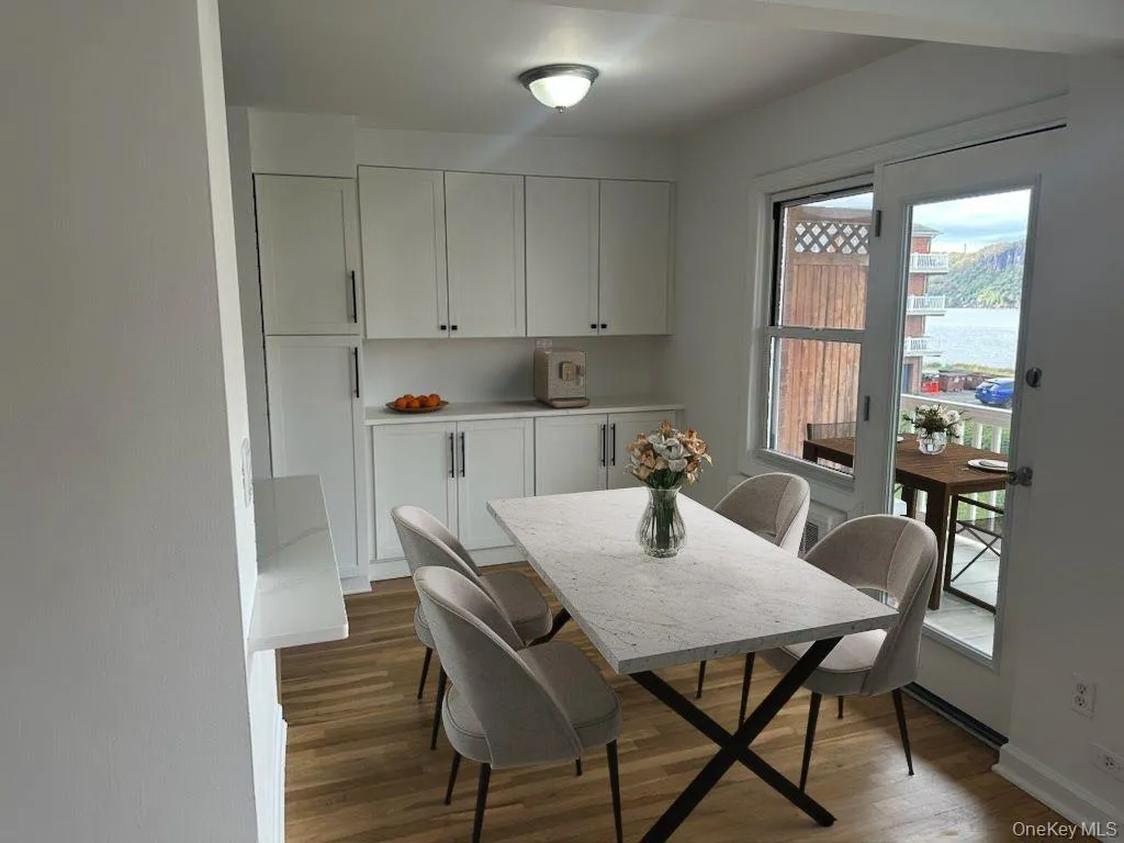 Virtually staged dining area Virtually staged dining area