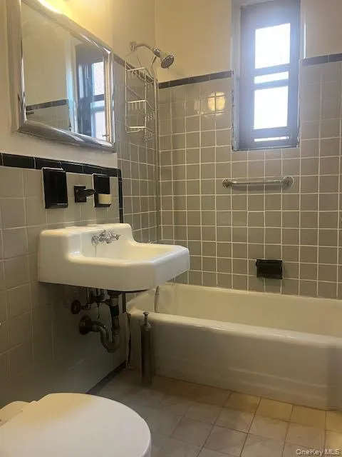 139-15 83rd Avenue, New York, NY, 1 Bedroom Bedrooms, 3 Rooms Rooms,1 BathroomBathrooms,Residential,For Rent,83rd,0,967598 139-15 83rd Avenue, New York, NY, 1 Bedroom Bedrooms, 3 Rooms Rooms,1 BathroomBathrooms,Residential,For Rent,83rd,0,967598
