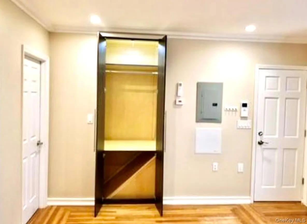 9915 Ascan Avenue, New York, NY, 2 Bedrooms Bedrooms, 3 Rooms Rooms,1 BathroomBathrooms,Residential Lease,For Rent,Ascan,0,967610 9915 Ascan Avenue, New York, NY, 2 Bedrooms Bedrooms, 3 Rooms Rooms,1 BathroomBathrooms,Residential Lease,For Rent,Ascan,0,967610