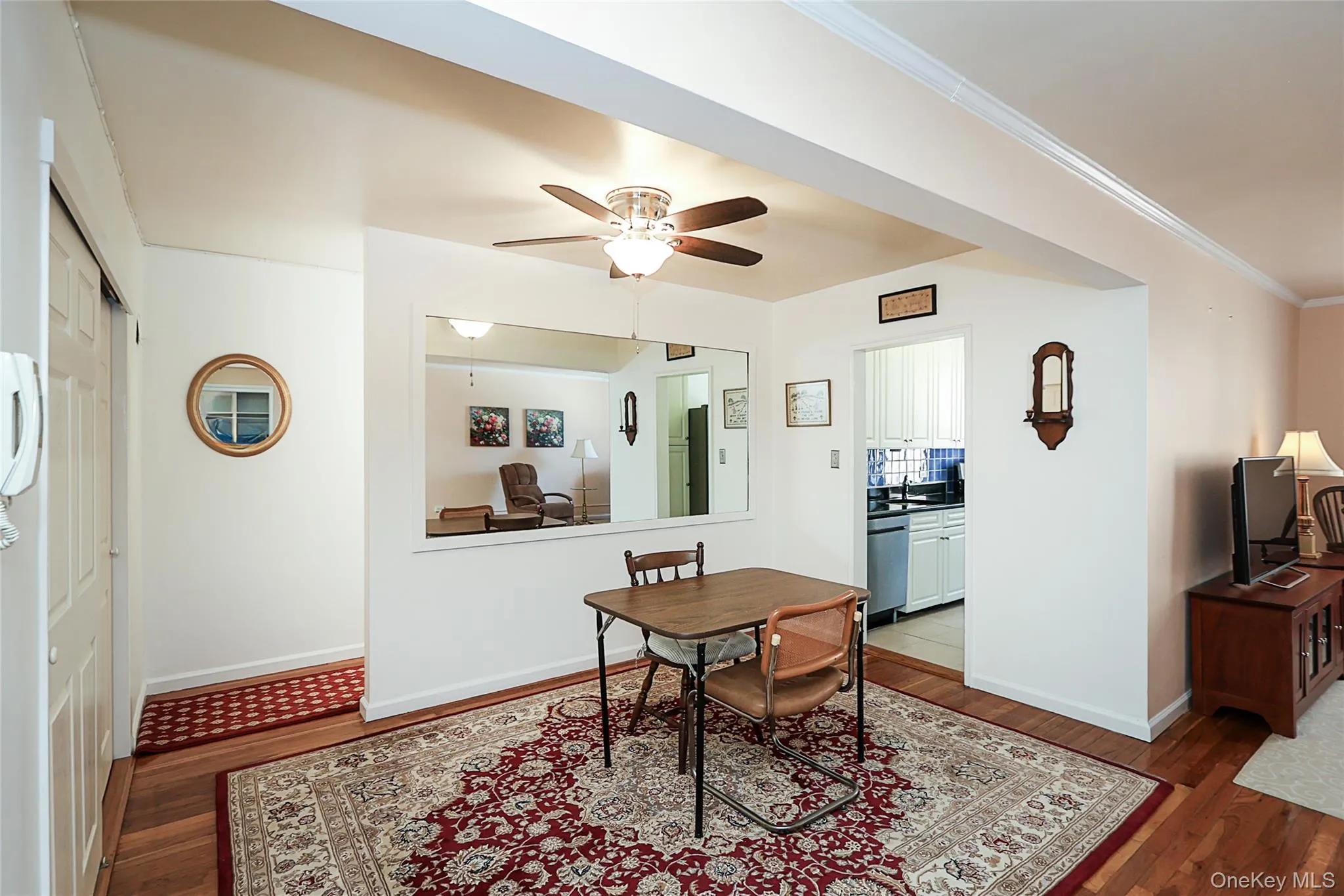224-24 Union Turnpike, New York, NY, 2 Bedrooms Bedrooms, 4 Rooms Rooms,1 BathroomBathrooms,Residential,For Rent,Union,0,967659 224-24 Union Turnpike, New York, NY, 2 Bedrooms Bedrooms, 4 Rooms Rooms,1 BathroomBathrooms,Residential,For Rent,Union,0,967659