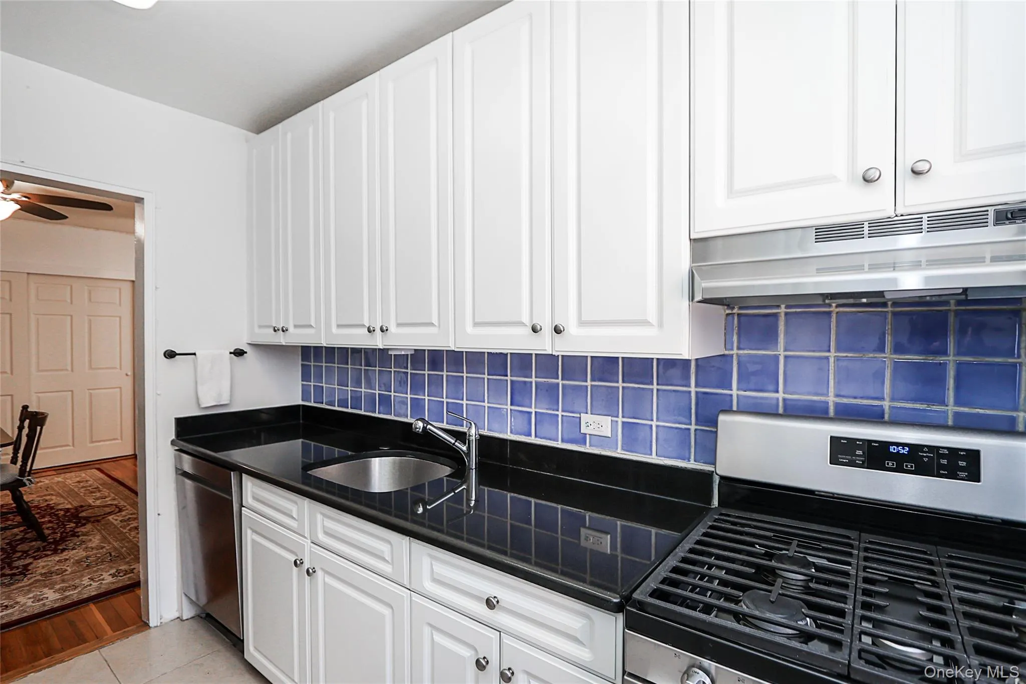 224-24 Union Turnpike, New York, NY, 2 Bedrooms Bedrooms, 4 Rooms Rooms,1 BathroomBathrooms,Residential,For Rent,Union,0,967659 224-24 Union Turnpike, New York, NY, 2 Bedrooms Bedrooms, 4 Rooms Rooms,1 BathroomBathrooms,Residential,For Rent,Union,0,967659