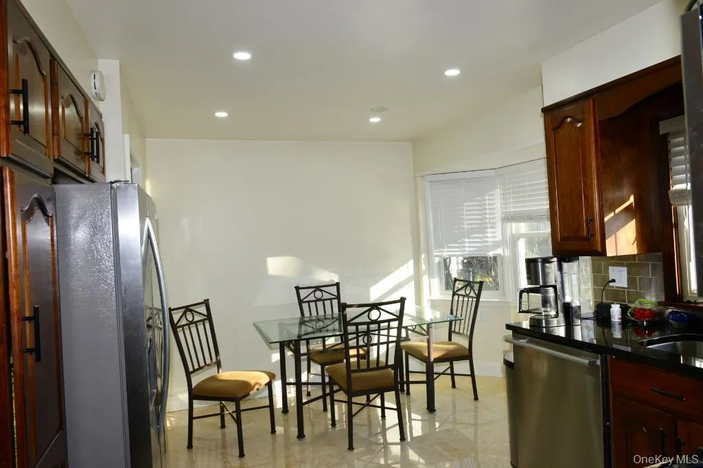 Eat in Kitchen Eat in Kitchen