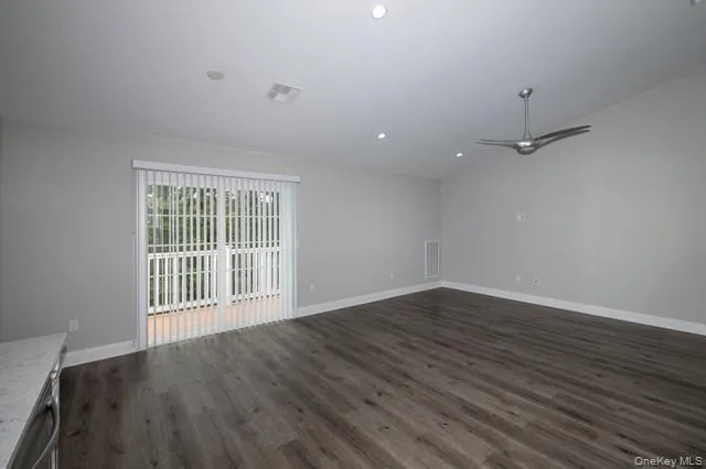 26 Sunlight Walk, Islip, NY, 1 Bedroom Bedrooms, 3 Rooms Rooms,1 BathroomBathrooms,Residential Lease,For Rent,Sunlight,0,967694 26 Sunlight Walk, Islip, NY, 1 Bedroom Bedrooms, 3 Rooms Rooms,1 BathroomBathrooms,Residential Lease,For Rent,Sunlight,0,967694