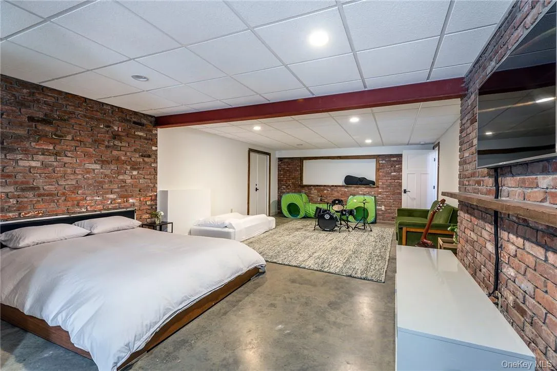 121 Quaker Hill Road, Pawling, NY, 4 Bedrooms Bedrooms, 9 Rooms Rooms,3 BathroomsBathrooms,Residential Lease,For Rent,Quaker Hill,0,967704 121 Quaker Hill Road, Pawling, NY, 4 Bedrooms Bedrooms, 9 Rooms Rooms,3 BathroomsBathrooms,Residential Lease,For Rent,Quaker Hill,0,967704