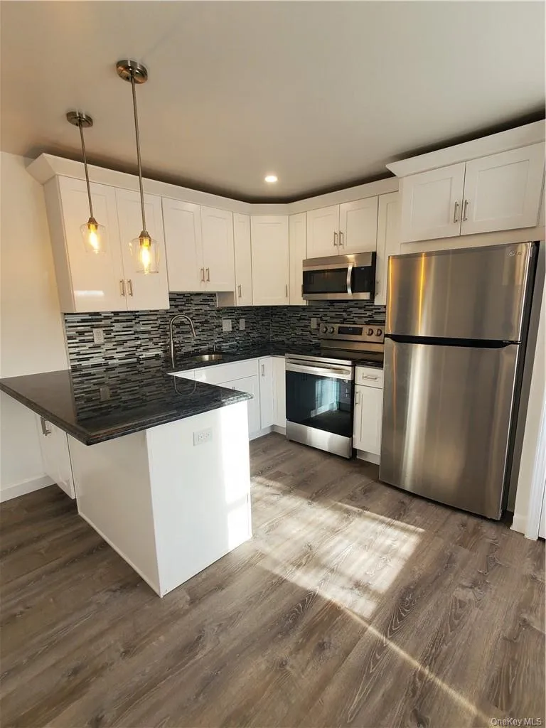 7 White Plains Avenue, Greenburgh, NY, 4 Bedrooms Bedrooms, 6 Rooms Rooms,3 BathroomsBathrooms,Residential Lease,For Rent,White Plains,0,967757 7 White Plains Avenue, Greenburgh, NY, 4 Bedrooms Bedrooms, 6 Rooms Rooms,3 BathroomsBathrooms,Residential Lease,For Rent,White Plains,0,967757