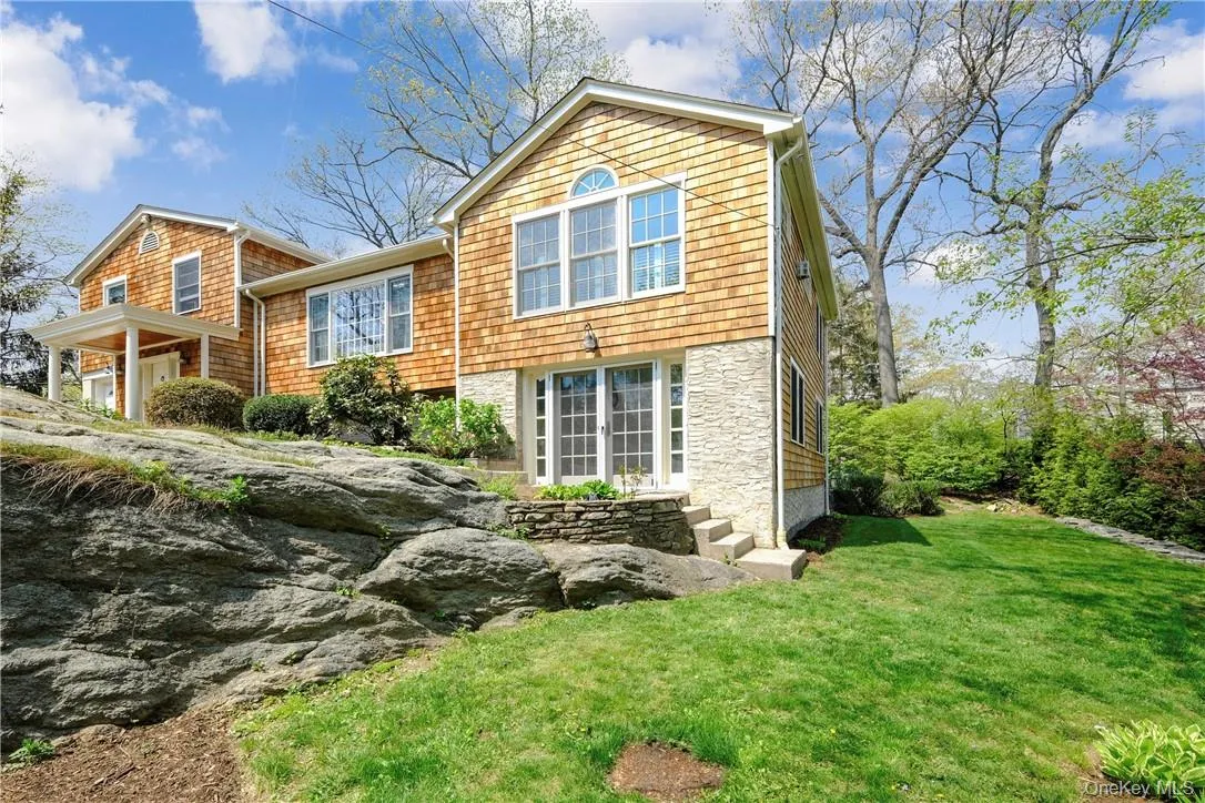 38 Shadow Lane, Mamaroneck, NY, 4 Bedrooms Bedrooms, 11 Rooms Rooms,3 BathroomsBathrooms,Residential Lease,For Rent,Shadow,0,967794 38 Shadow Lane, Mamaroneck, NY, 4 Bedrooms Bedrooms, 11 Rooms Rooms,3 BathroomsBathrooms,Residential Lease,For Rent,Shadow,0,967794