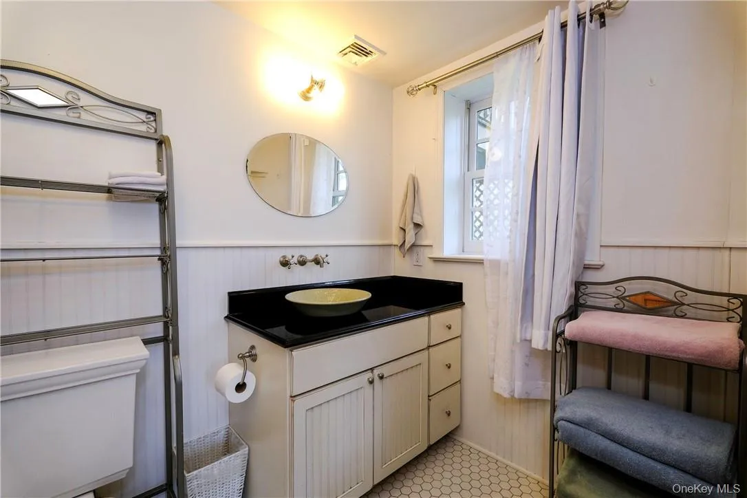 En suite bathroom to Bedroom #4 En suite bathroom to Bedroom #4