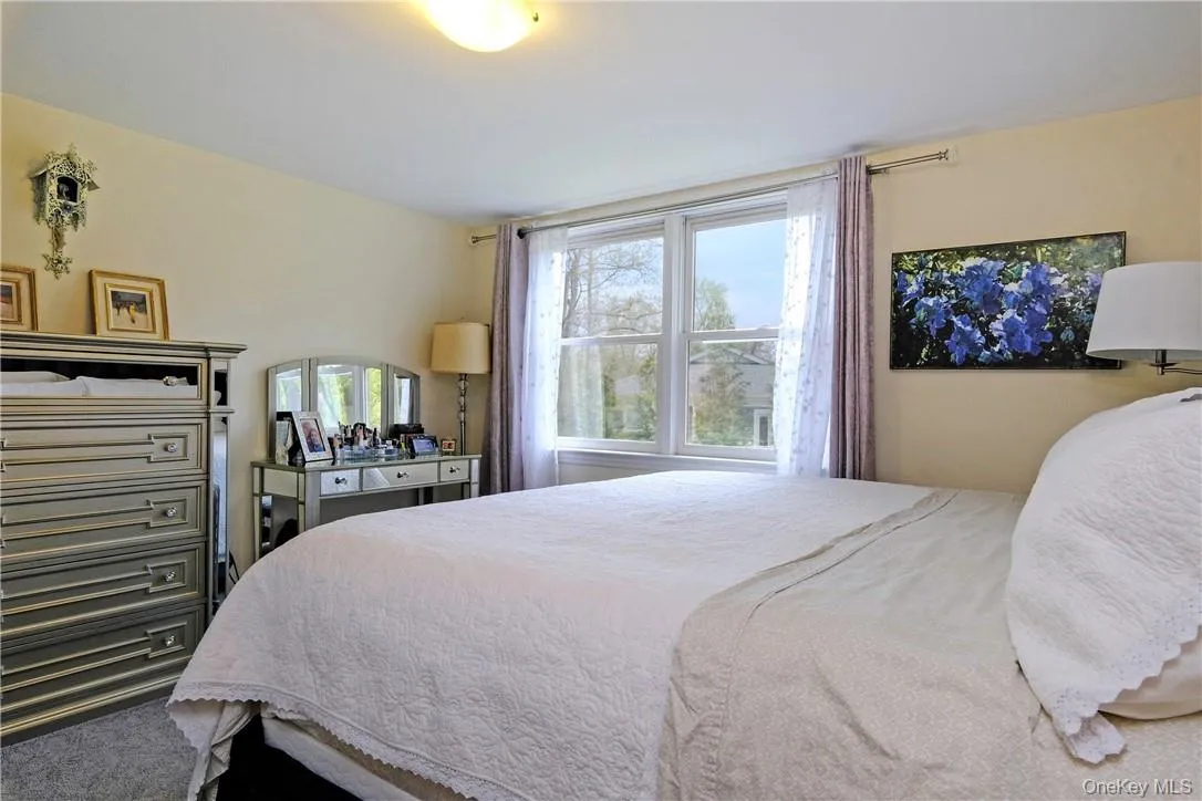 Bedroom #4 w/en suite bathroom Bedroom #4 w/en suite bathroom