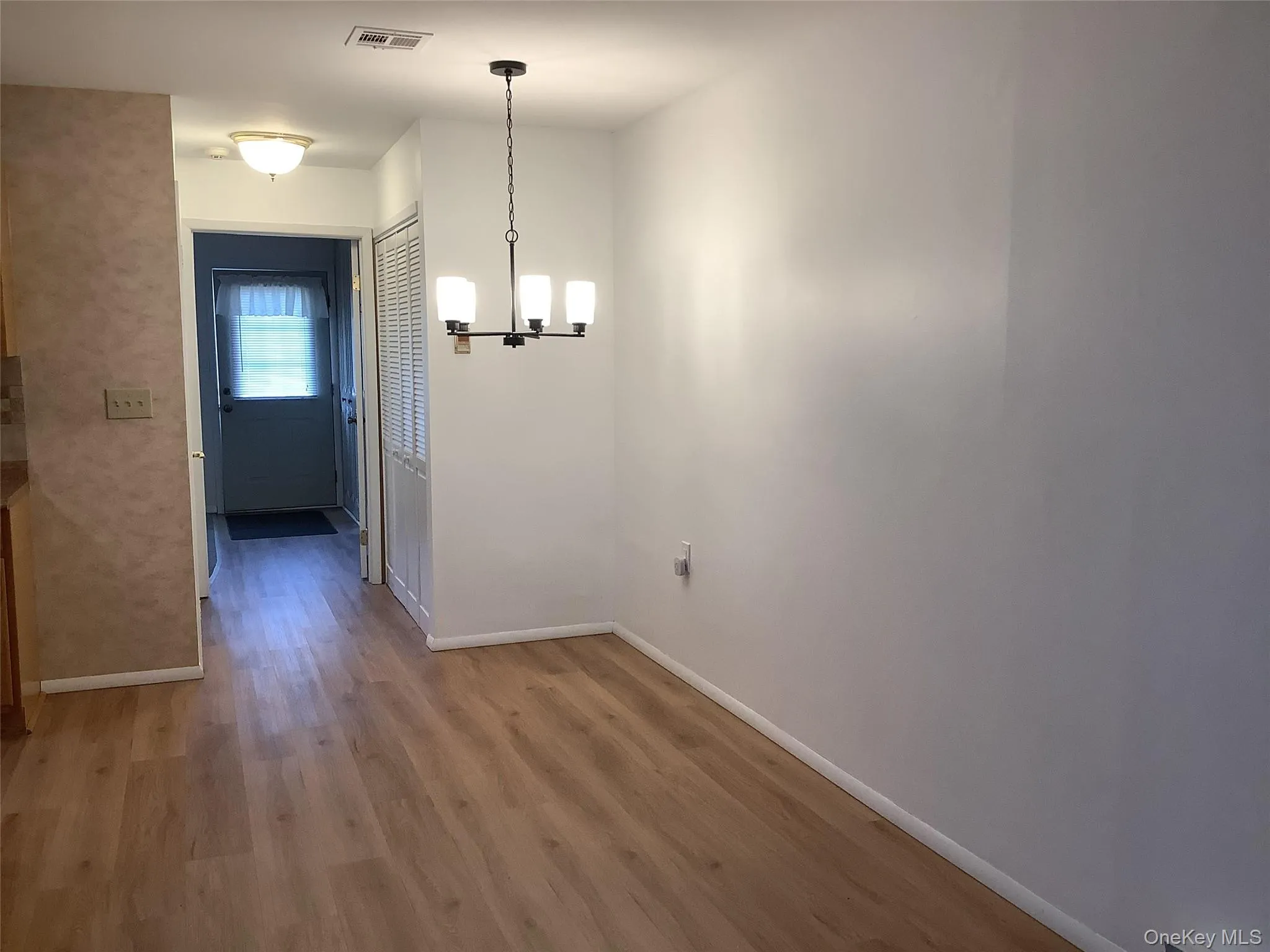 197 Newcastle Court, Brookhaven, NY, 1 Bedroom Bedrooms, 4 Rooms Rooms,1 BathroomBathrooms,Residential Lease,For Rent,Newcastle,0,967797 197 Newcastle Court, Brookhaven, NY, 1 Bedroom Bedrooms, 4 Rooms Rooms,1 BathroomBathrooms,Residential Lease,For Rent,Newcastle,0,967797