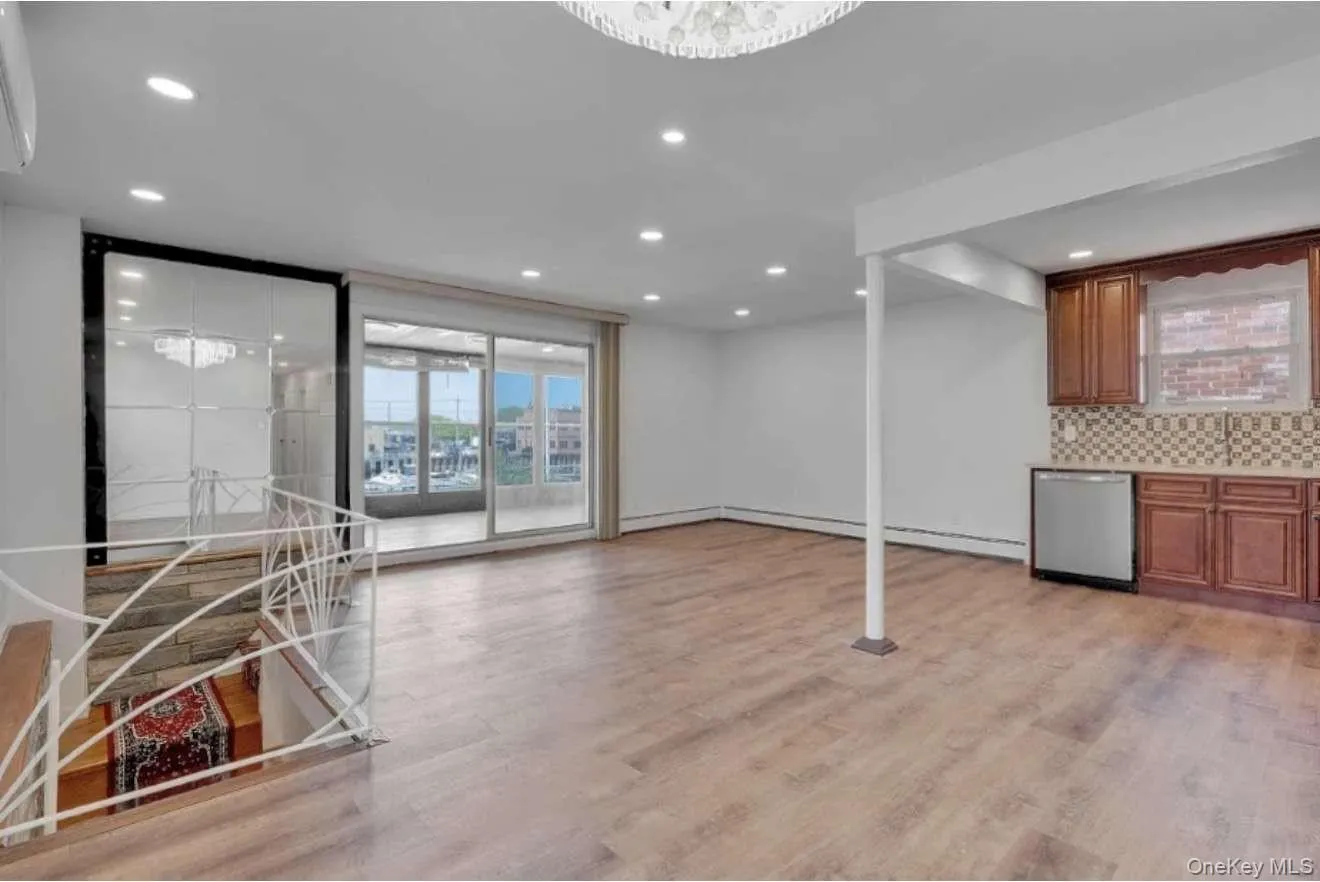 159-40 95th Street, New York, NY, 4 Bedrooms Bedrooms, 8 Rooms Rooms,2 BathroomsBathrooms,Residential,For Rent,95th,0,967807 159-40 95th Street, New York, NY, 4 Bedrooms Bedrooms, 8 Rooms Rooms,2 BathroomsBathrooms,Residential,For Rent,95th,0,967807