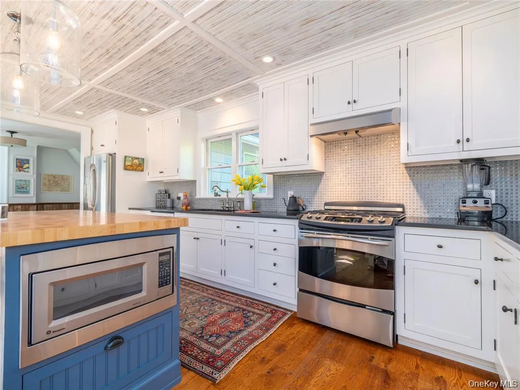 3275 Skunk Lane, Southold, NY, 4 Bedrooms Bedrooms, 6 Rooms Rooms,1 BathroomBathrooms,Residential,For Rent,Skunk,0,967817 3275 Skunk Lane, Southold, NY, 4 Bedrooms Bedrooms, 6 Rooms Rooms,1 BathroomBathrooms,Residential,For Rent,Skunk,0,967817