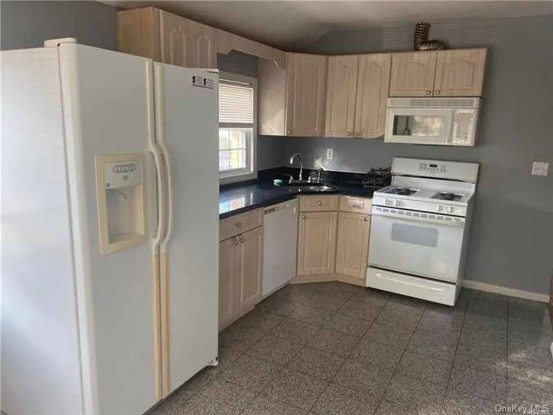 81-15 242nd Street, New York, NY, 3 Bedrooms Bedrooms, 7 Rooms Rooms,2 BathroomsBathrooms,Residential Lease,For Rent,242nd,0,967820 81-15 242nd Street, New York, NY, 3 Bedrooms Bedrooms, 7 Rooms Rooms,2 BathroomsBathrooms,Residential Lease,For Rent,242nd,0,967820