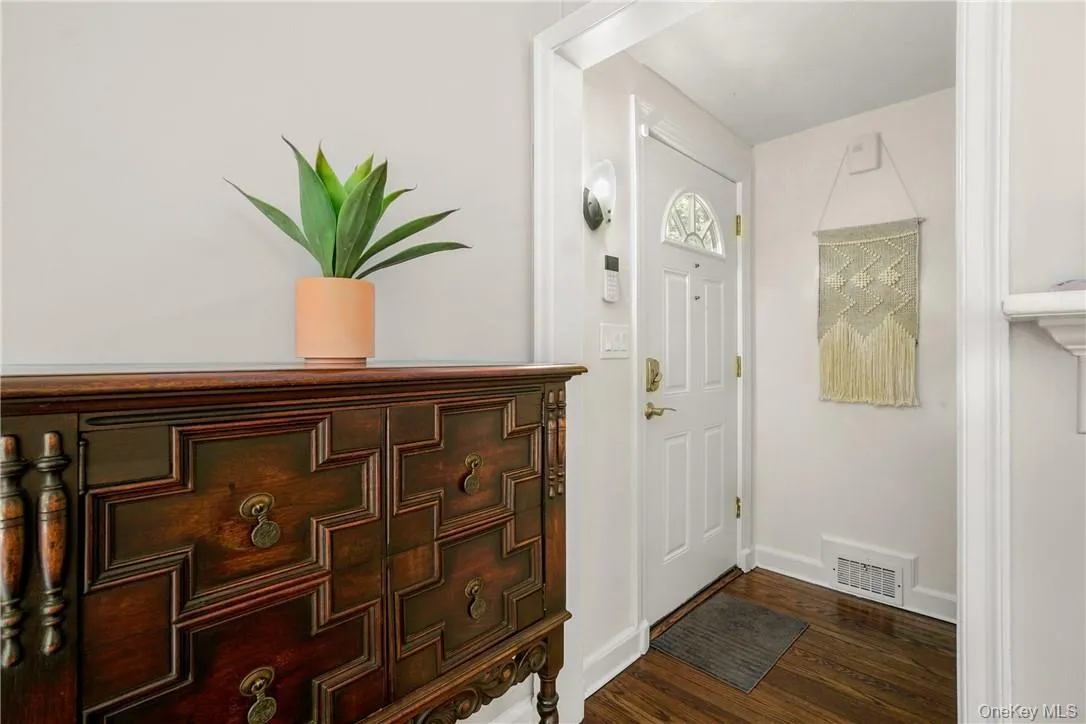 64 Pine Cliff Road, New Castle, NY, 3 Bedrooms Bedrooms, 9 Rooms Rooms,2 BathroomsBathrooms,Residential Lease,For Rent,Pine Cliff,0,967830 64 Pine Cliff Road, New Castle, NY, 3 Bedrooms Bedrooms, 9 Rooms Rooms,2 BathroomsBathrooms,Residential Lease,For Rent,Pine Cliff,0,967830