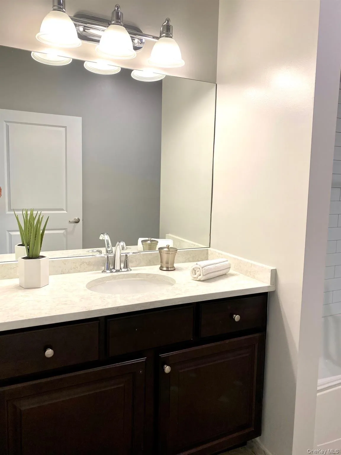 495 Middle Country Road, Brookhaven, NY, 2 Bedrooms Bedrooms, 6 Rooms Rooms,2 BathroomsBathrooms,Residential Lease,For Rent,Middle Country,0,967841 495 Middle Country Road, Brookhaven, NY, 2 Bedrooms Bedrooms, 6 Rooms Rooms,2 BathroomsBathrooms,Residential Lease,For Rent,Middle Country,0,967841