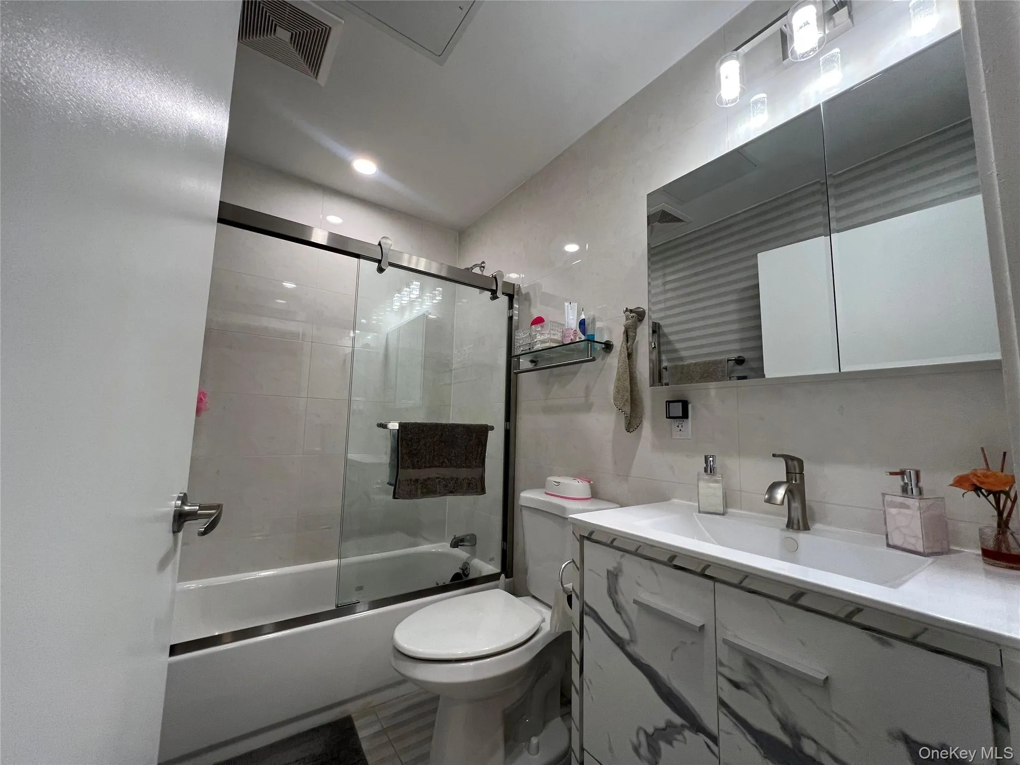 42-18 147th Street, New York, NY, 1 Bedroom Bedrooms, 4 Rooms Rooms,1 BathroomBathrooms,Residential,For Rent,147th,0,967843 42-18 147th Street, New York, NY, 1 Bedroom Bedrooms, 4 Rooms Rooms,1 BathroomBathrooms,Residential,For Rent,147th,0,967843