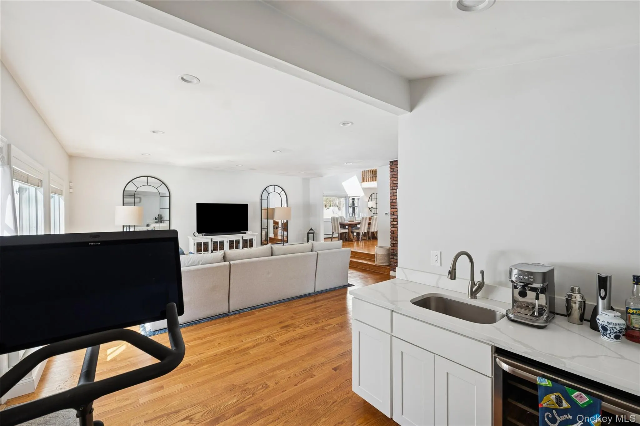 4 Stuart Court, Southampton, NY, 3 Bedrooms Bedrooms, 11 Rooms Rooms,3 BathroomsBathrooms,Residential Lease,For Rent,Stuart,0,967849 4 Stuart Court, Southampton, NY, 3 Bedrooms Bedrooms, 11 Rooms Rooms,3 BathroomsBathrooms,Residential Lease,For Rent,Stuart,0,967849