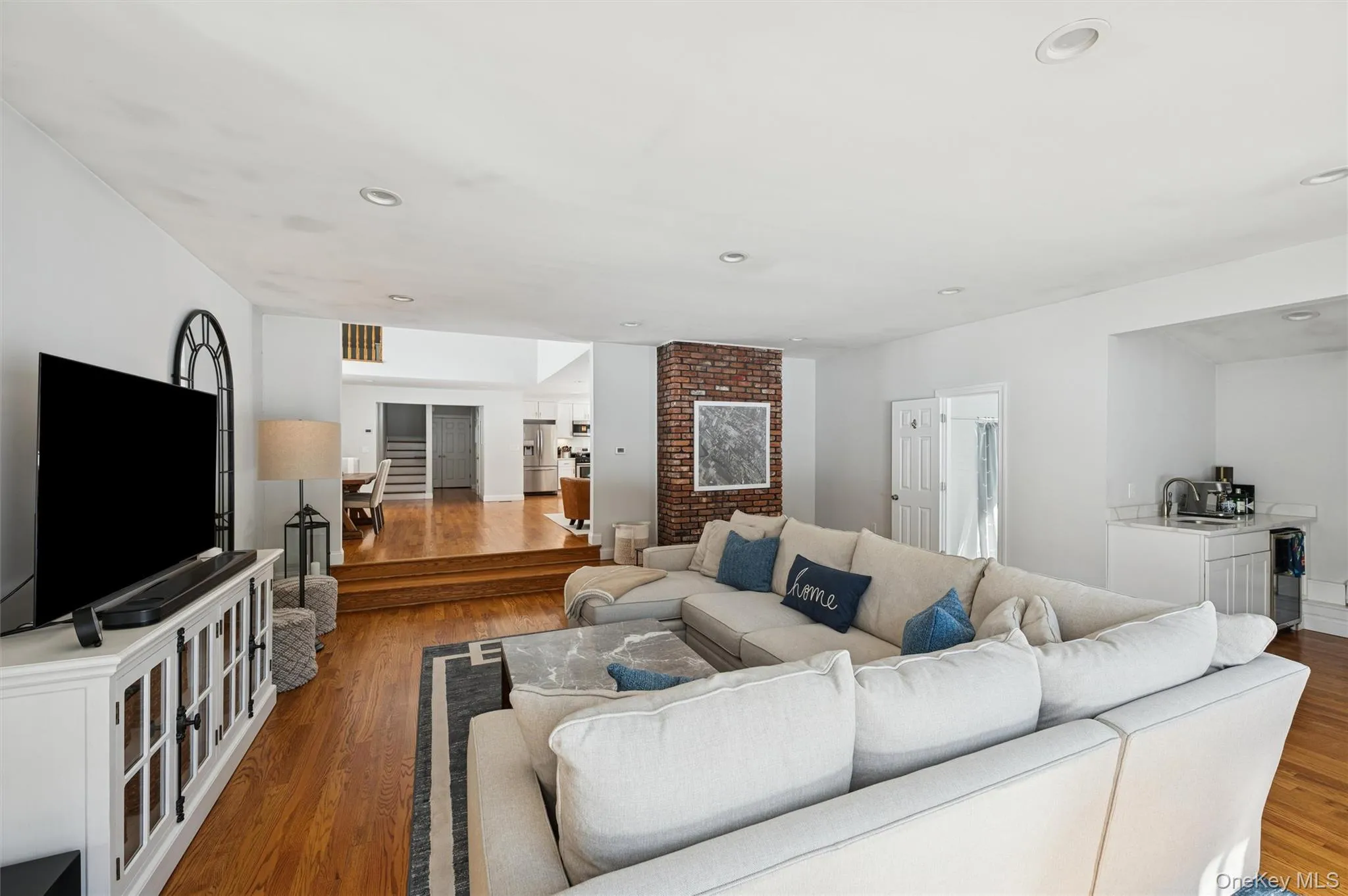 4 Stuart Court, Southampton, NY, 3 Bedrooms Bedrooms, 11 Rooms Rooms,3 BathroomsBathrooms,Residential Lease,For Rent,Stuart,0,967849 4 Stuart Court, Southampton, NY, 3 Bedrooms Bedrooms, 11 Rooms Rooms,3 BathroomsBathrooms,Residential Lease,For Rent,Stuart,0,967849