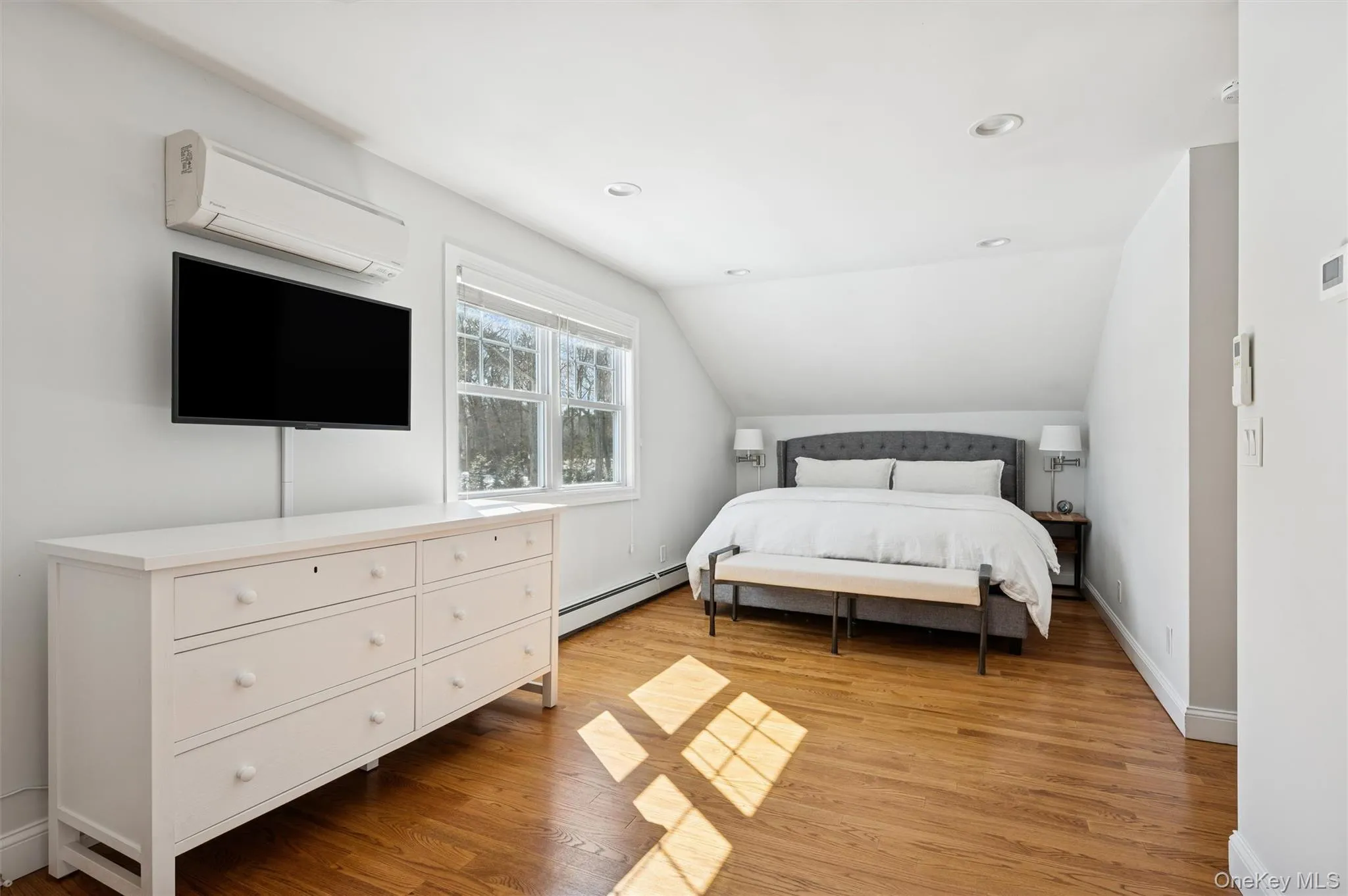 4 Stuart Court, Southampton, NY, 3 Bedrooms Bedrooms, 11 Rooms Rooms,3 BathroomsBathrooms,Residential Lease,For Rent,Stuart,0,967849 4 Stuart Court, Southampton, NY, 3 Bedrooms Bedrooms, 11 Rooms Rooms,3 BathroomsBathrooms,Residential Lease,For Rent,Stuart,0,967849