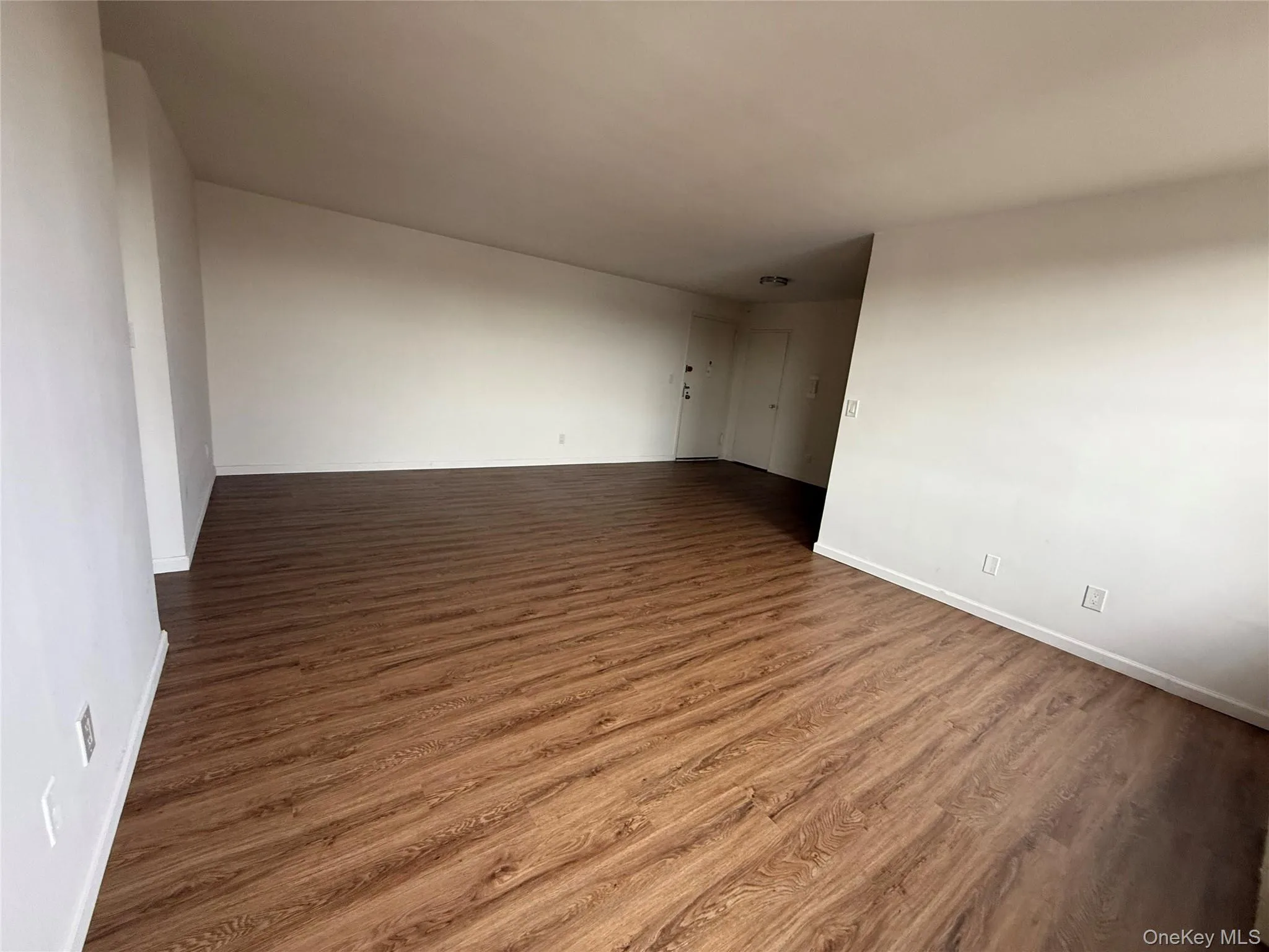 190 First Street, North Hempstead, NY, 1 Bedroom Bedrooms, 3 Rooms Rooms,1 BathroomBathrooms,Residential Lease,For Rent,First,0,967875 190 First Street, North Hempstead, NY, 1 Bedroom Bedrooms, 3 Rooms Rooms,1 BathroomBathrooms,Residential Lease,For Rent,First,0,967875