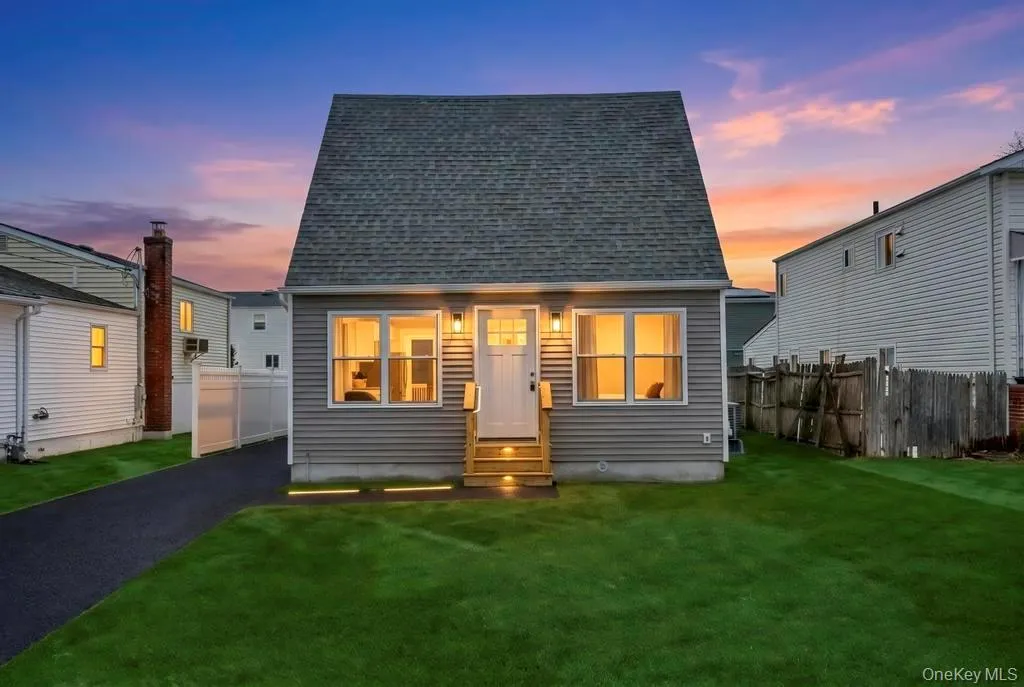 52 Halycon Road, Babylon, NY, 3 Bedrooms Bedrooms, 7 Rooms Rooms,2 BathroomsBathrooms,Residential,For Rent,Halycon,0,967879 52 Halycon Road, Babylon, NY, 3 Bedrooms Bedrooms, 7 Rooms Rooms,2 BathroomsBathrooms,Residential,For Rent,Halycon,0,967879