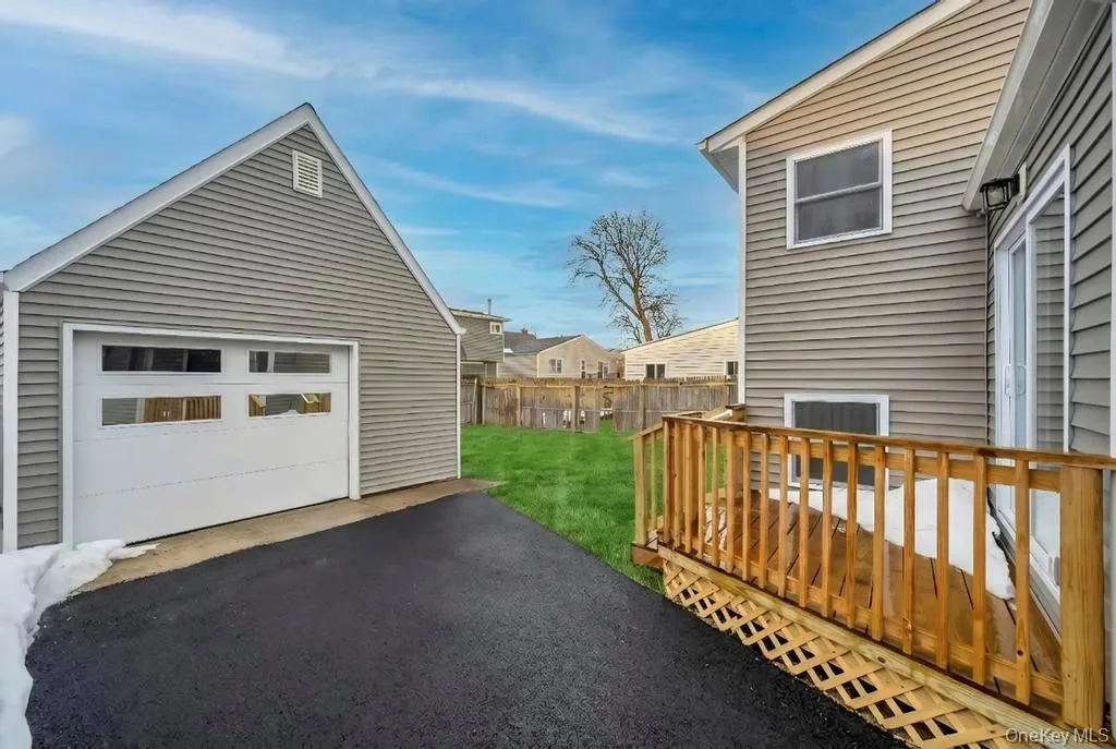 52 Halycon Road, Babylon, NY, 3 Bedrooms Bedrooms, 7 Rooms Rooms,2 BathroomsBathrooms,Residential,For Rent,Halycon,0,967879 52 Halycon Road, Babylon, NY, 3 Bedrooms Bedrooms, 7 Rooms Rooms,2 BathroomsBathrooms,Residential,For Rent,Halycon,0,967879