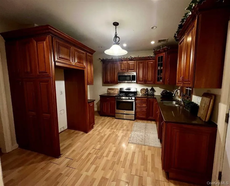 665 State Route 32, Woodbury, NY, 4 Bedrooms Bedrooms, 6 Rooms Rooms,2 BathroomsBathrooms,Residential Lease,For Rent,State Route 32,0,967883 665 State Route 32, Woodbury, NY, 4 Bedrooms Bedrooms, 6 Rooms Rooms,2 BathroomsBathrooms,Residential Lease,For Rent,State Route 32,0,967883