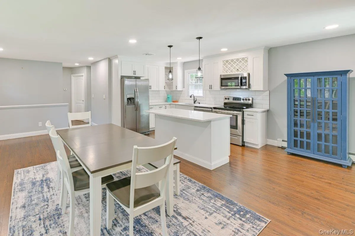 2 Fairview Road, Southampton, NY, 2 Bedrooms Bedrooms, 4 Rooms Rooms,1 BathroomBathrooms,Residential Lease,For Rent,Fairview,0,967885 2 Fairview Road, Southampton, NY, 2 Bedrooms Bedrooms, 4 Rooms Rooms,1 BathroomBathrooms,Residential Lease,For Rent,Fairview,0,967885