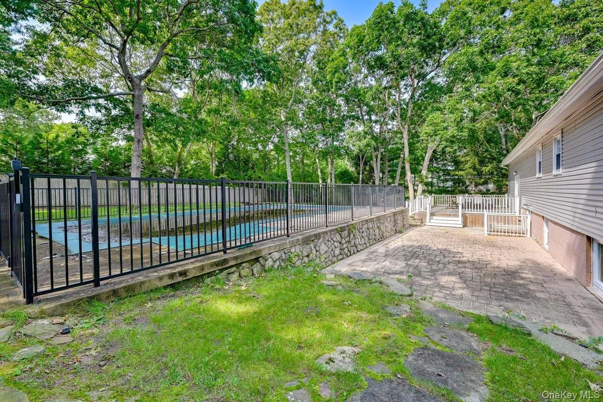 Heated 20 x 40 swimming pool fully fenced for satey Heated 20 x 40 swimming pool fully fenced for satey