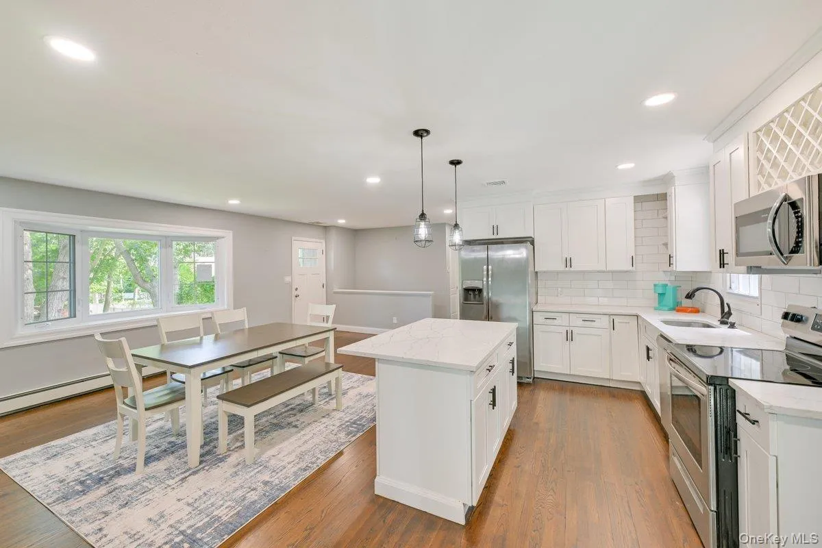 Kitchen and dining area provide ample eating space for you and your guests Kitchen and dining area provide ample eating space for you and your guests