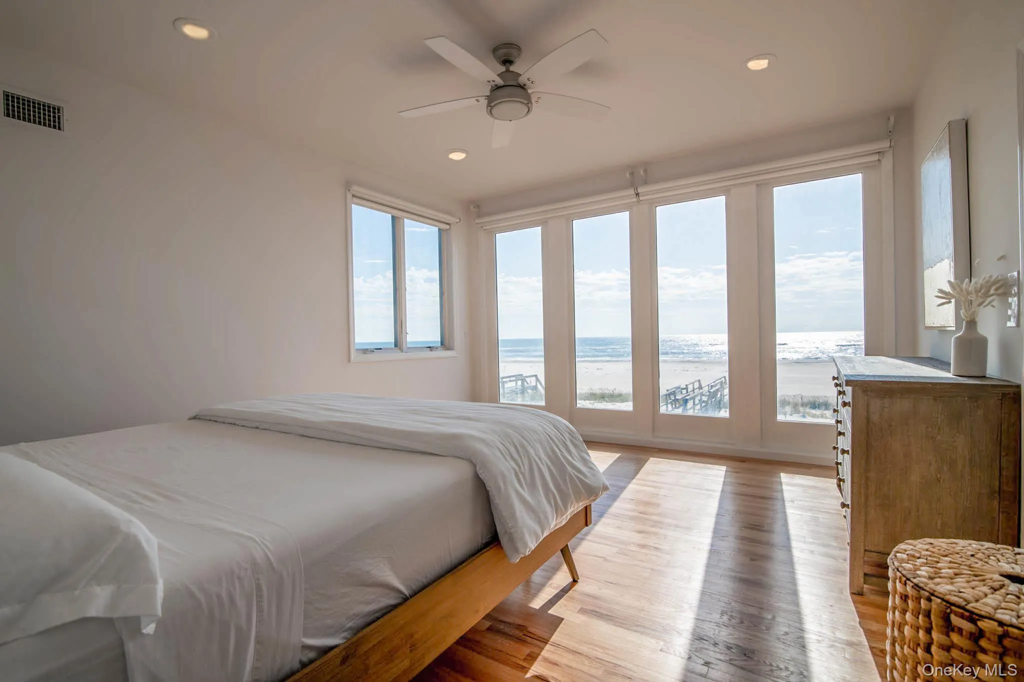 675 Dune Road, Southampton, NY, 4 Bedrooms Bedrooms, 8 Rooms Rooms,4 BathroomsBathrooms,Residential Lease,For Rent,Dune,0,967900 675 Dune Road, Southampton, NY, 4 Bedrooms Bedrooms, 8 Rooms Rooms,4 BathroomsBathrooms,Residential Lease,For Rent,Dune,0,967900