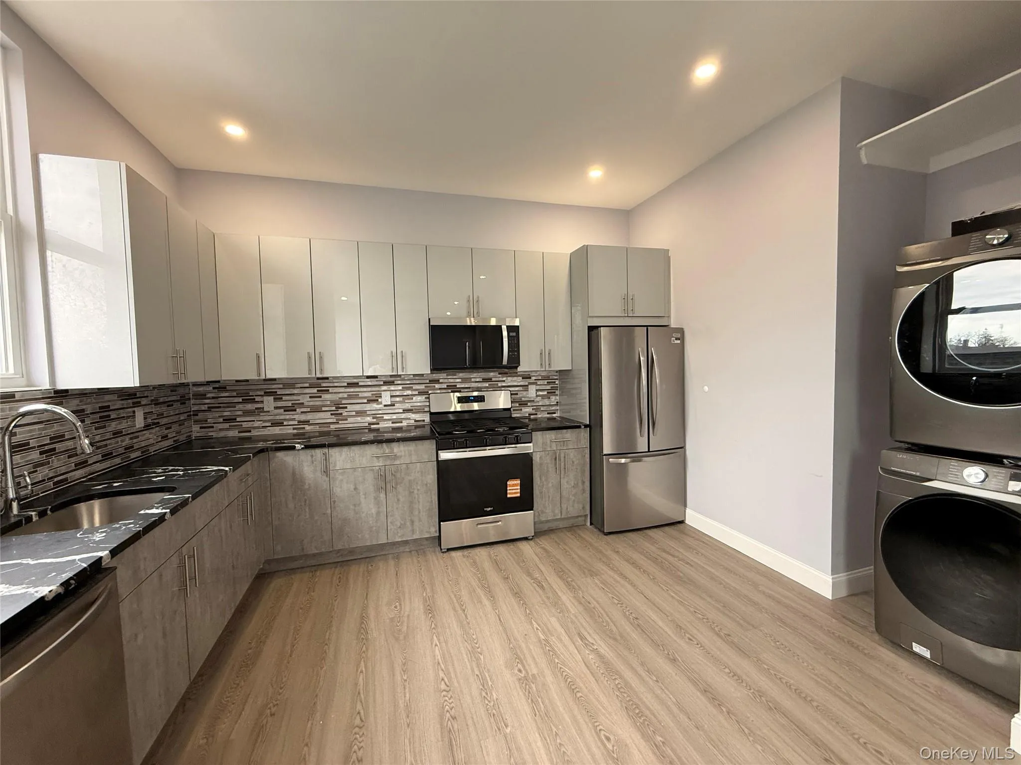 Totally renovated open kitchen with Washer and Dryer Totally renovated open kitchen with Washer and Dryer