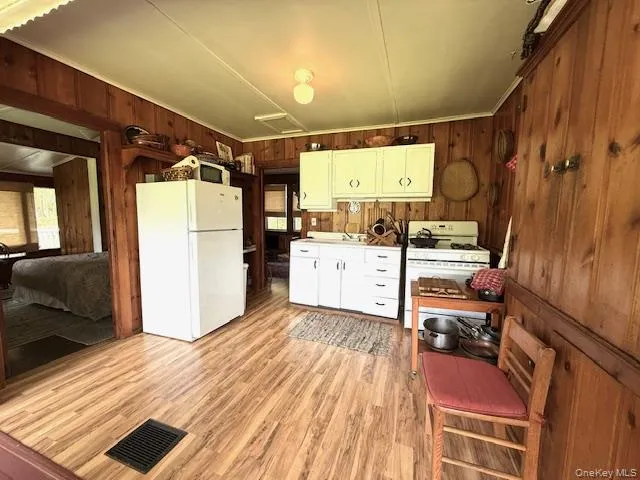 94 Airport Road, Highland, NY, 2 Bedrooms Bedrooms, 5 Rooms Rooms,1 BathroomBathrooms,Residential,For Rent,Airport,0,967910 94 Airport Road, Highland, NY, 2 Bedrooms Bedrooms, 5 Rooms Rooms,1 BathroomBathrooms,Residential,For Rent,Airport,0,967910