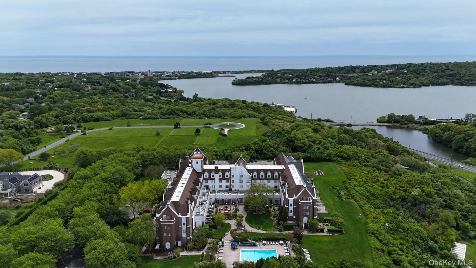 236 Edgemere Street Unit 127, East Hampton, New York 11954