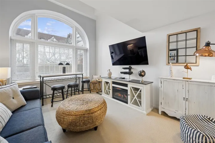 236 Edgemere Street Unit 127, East Hampton, New York 11954