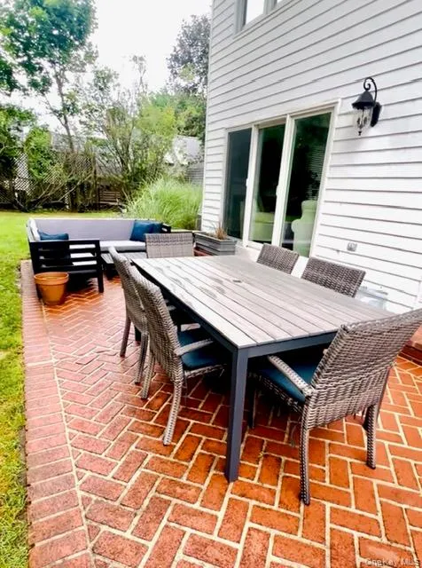 25 Mitchell, Southampton, NY, 2 Bedrooms Bedrooms, 5 Rooms Rooms,2 BathroomsBathrooms,Residential Lease,For Rent,Mitchell,0,967976 25 Mitchell, Southampton, NY, 2 Bedrooms Bedrooms, 5 Rooms Rooms,2 BathroomsBathrooms,Residential Lease,For Rent,Mitchell,0,967976