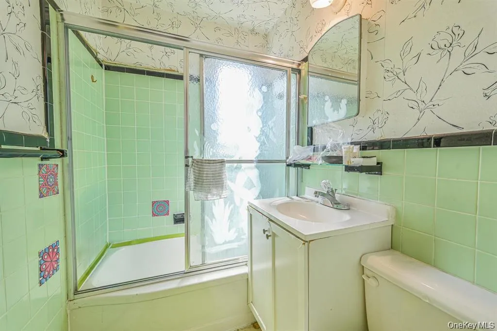 21606 68th Avenue, New York, NY, 2 Bedrooms Bedrooms, 5 Rooms Rooms,1 BathroomBathrooms,Residential,For Rent,68th,0,968009 21606 68th Avenue, New York, NY, 2 Bedrooms Bedrooms, 5 Rooms Rooms,1 BathroomBathrooms,Residential,For Rent,68th,0,968009