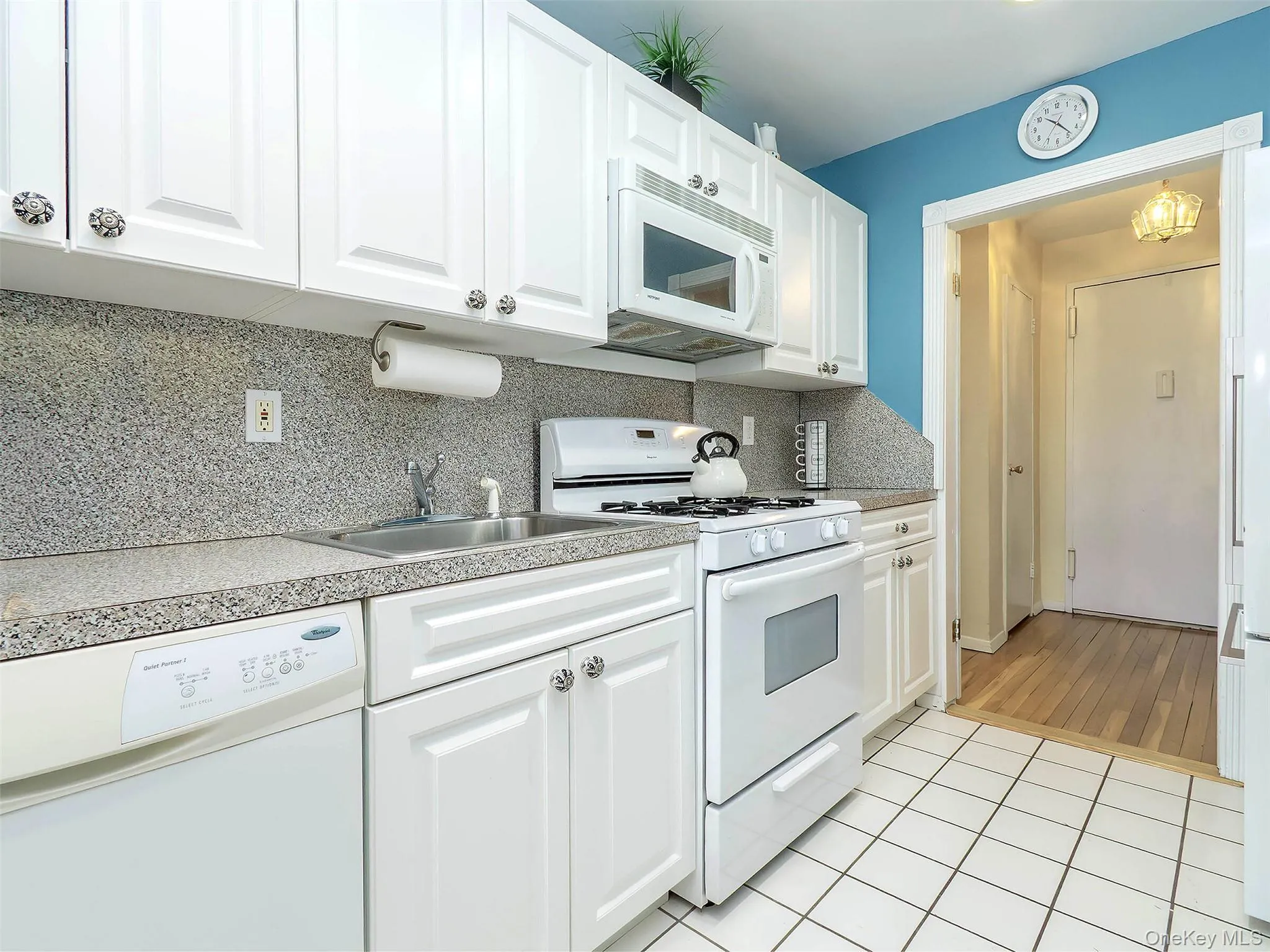 32 Pearsall, Glen Cove, NY, 1 Bedroom Bedrooms, 4 Rooms Rooms,1 BathroomBathrooms,Residential Sale,For Rent,Pearsall,0,968031 32 Pearsall, Glen Cove, NY, 1 Bedroom Bedrooms, 4 Rooms Rooms,1 BathroomBathrooms,Residential Sale,For Rent,Pearsall,0,968031