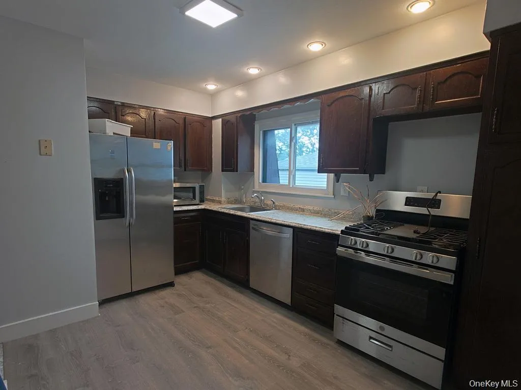 256-20 Craft Avenue, New York, NY, 3 Bedrooms Bedrooms, 6 Rooms Rooms,2 BathroomsBathrooms,Residential Lease,For Rent,Craft,0,968041 256-20 Craft Avenue, New York, NY, 3 Bedrooms Bedrooms, 6 Rooms Rooms,2 BathroomsBathrooms,Residential Lease,For Rent,Craft,0,968041