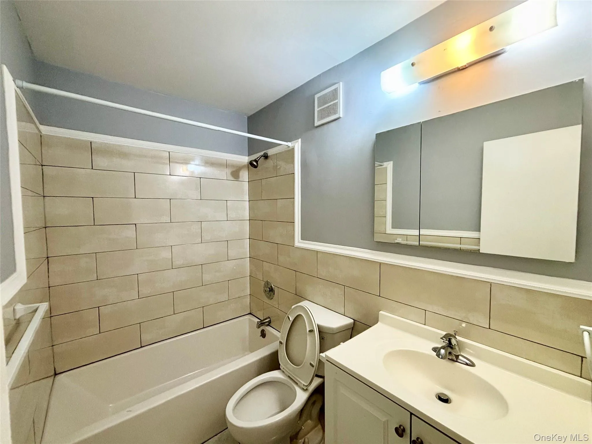 256-20 Craft Avenue, New York, NY, 3 Bedrooms Bedrooms, 6 Rooms Rooms,2 BathroomsBathrooms,Residential Lease,For Rent,Craft,0,968041 256-20 Craft Avenue, New York, NY, 3 Bedrooms Bedrooms, 6 Rooms Rooms,2 BathroomsBathrooms,Residential Lease,For Rent,Craft,0,968041