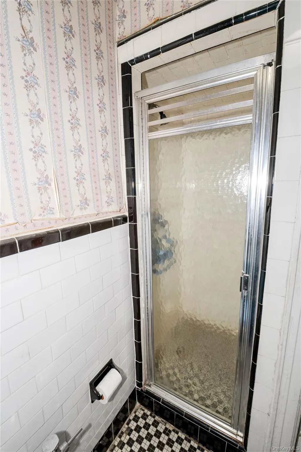 Separate Shower could be converted to upstairs laundry area Separate Shower could be converted to upstairs laundry area