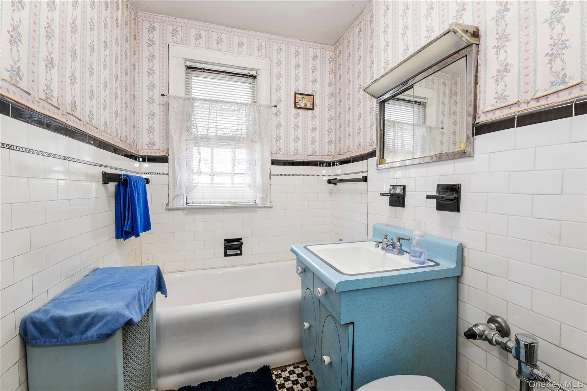 With Tub With Tub