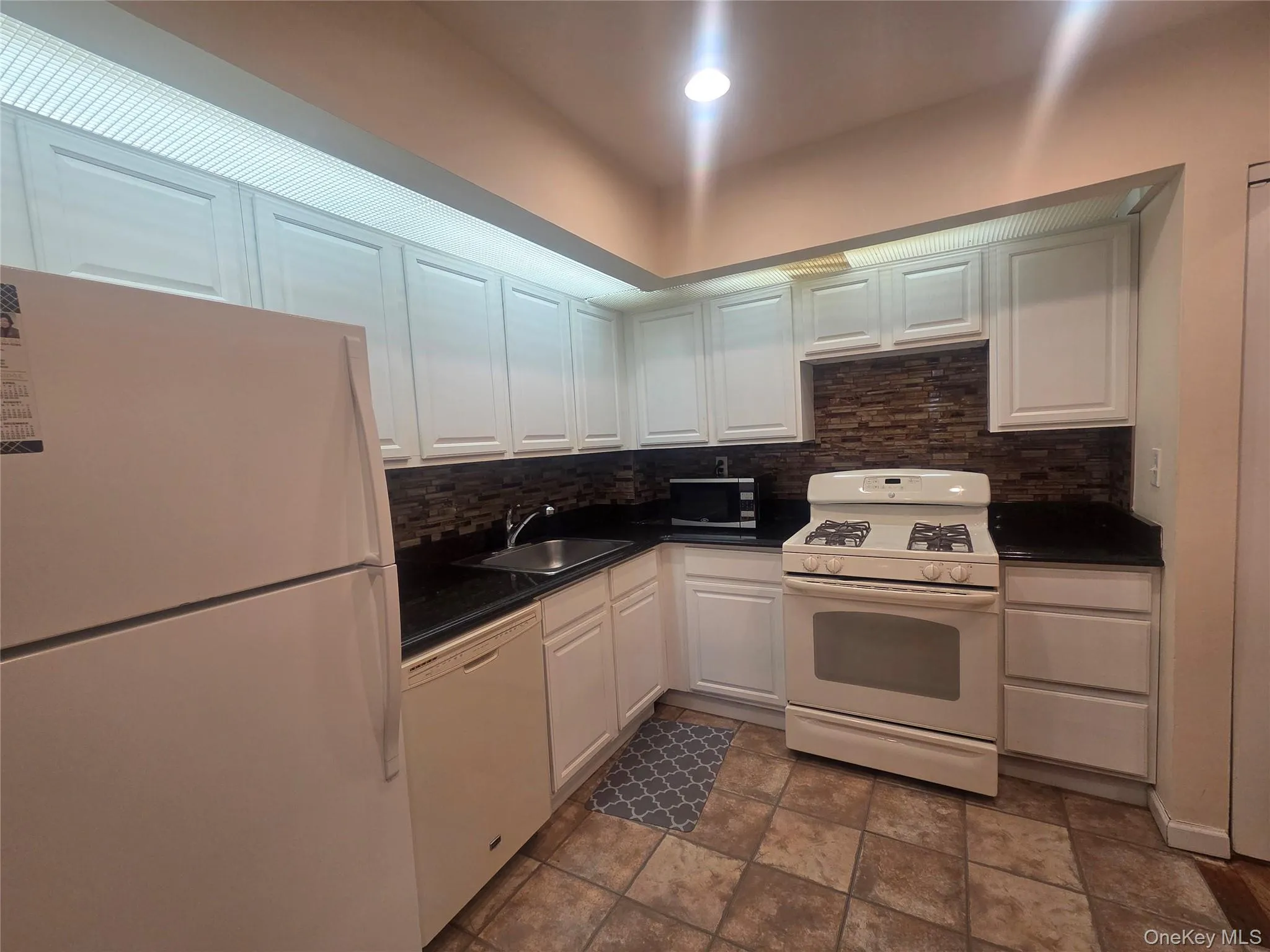 206-14 Emily Road, New York, NY, 1 Bedroom Bedrooms, 3 Rooms Rooms,1 BathroomBathrooms,Residential Lease,For Rent,Emily,0,968080 206-14 Emily Road, New York, NY, 1 Bedroom Bedrooms, 3 Rooms Rooms,1 BathroomBathrooms,Residential Lease,For Rent,Emily,0,968080