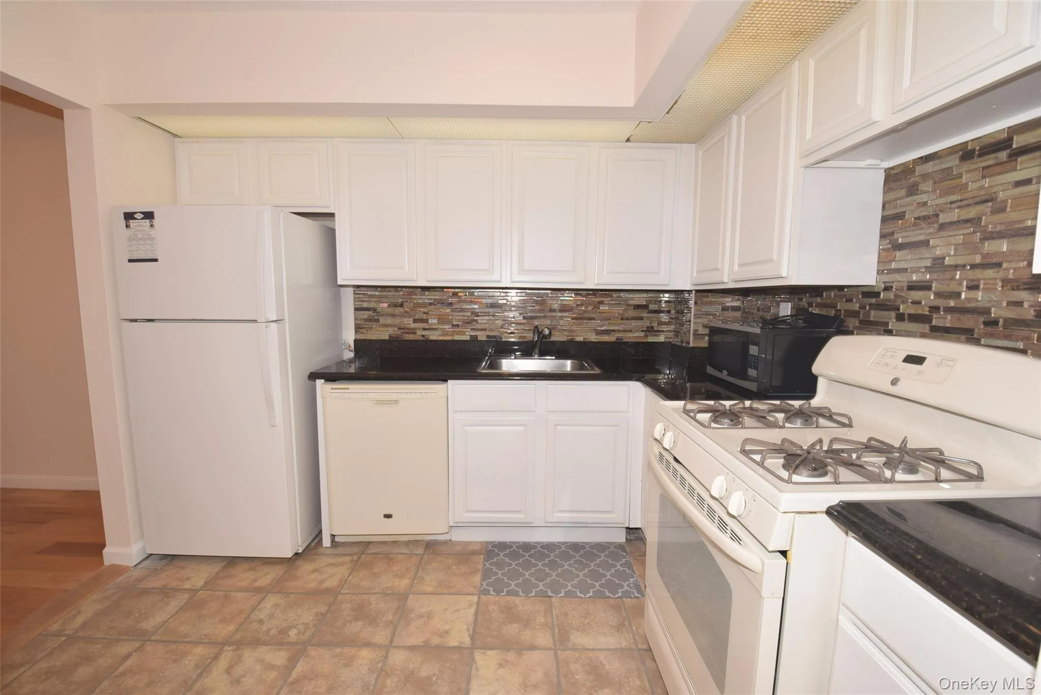 206-14 Emily Road, New York, NY, 1 Bedroom Bedrooms, 3 Rooms Rooms,1 BathroomBathrooms,Residential Lease,For Rent,Emily,0,968080 206-14 Emily Road, New York, NY, 1 Bedroom Bedrooms, 3 Rooms Rooms,1 BathroomBathrooms,Residential Lease,For Rent,Emily,0,968080