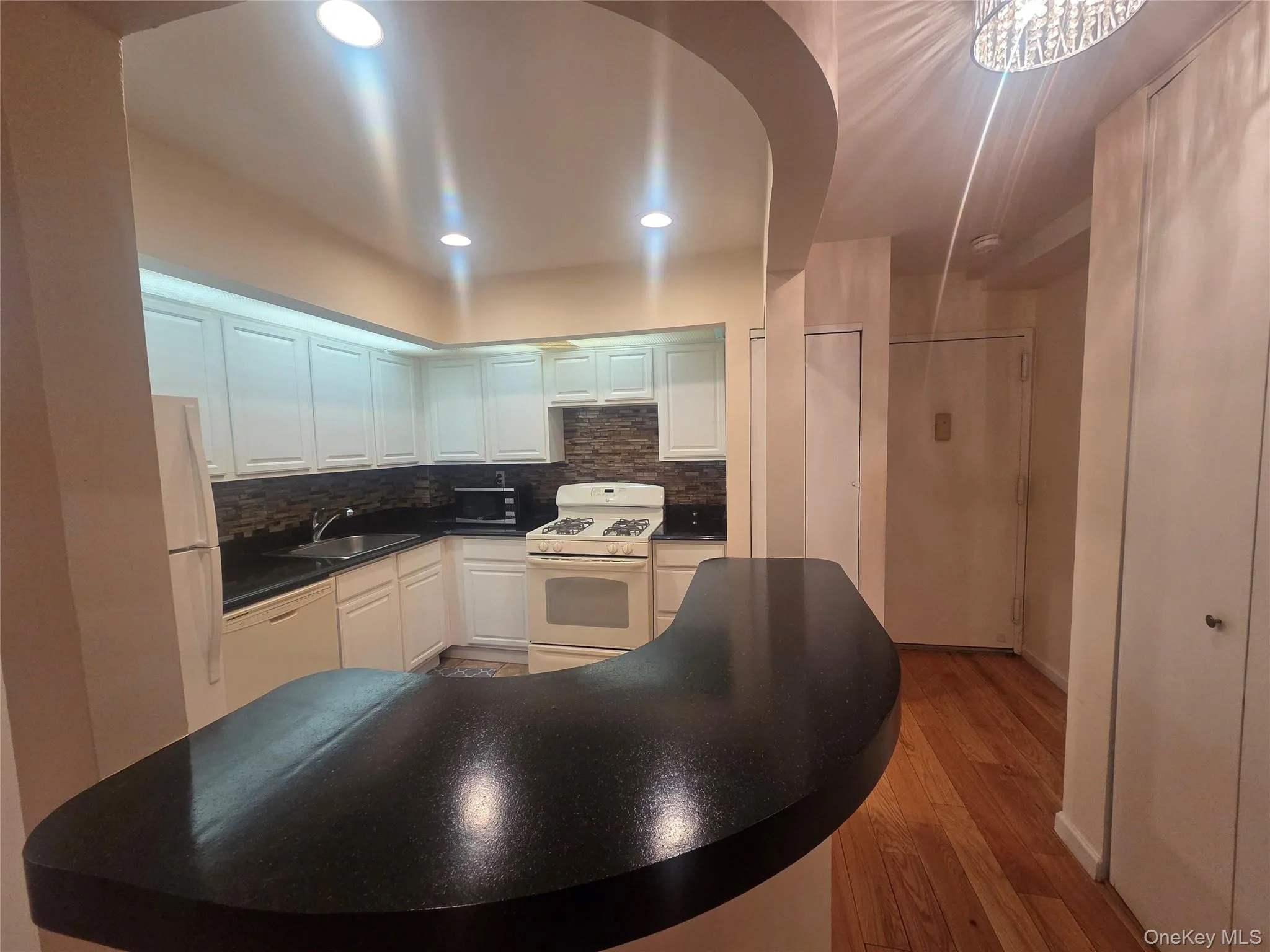 206-14 Emily Road, New York, NY, 1 Bedroom Bedrooms, 3 Rooms Rooms,1 BathroomBathrooms,Residential Lease,For Rent,Emily,0,968080 206-14 Emily Road, New York, NY, 1 Bedroom Bedrooms, 3 Rooms Rooms,1 BathroomBathrooms,Residential Lease,For Rent,Emily,0,968080