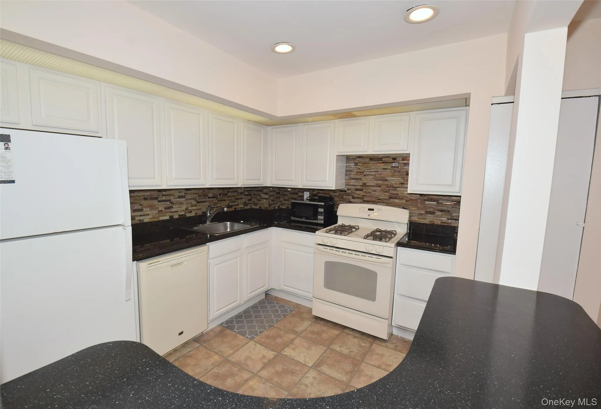 206-14 Emily Road, New York, NY, 1 Bedroom Bedrooms, 3 Rooms Rooms,1 BathroomBathrooms,Residential Lease,For Rent,Emily,0,968080 206-14 Emily Road, New York, NY, 1 Bedroom Bedrooms, 3 Rooms Rooms,1 BathroomBathrooms,Residential Lease,For Rent,Emily,0,968080