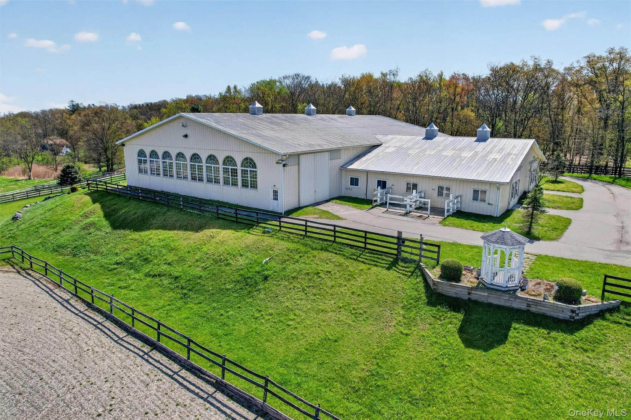 Indoor arena complex has hosted many successful shows, clinics and lessons Indoor arena complex has hosted many successful shows, clinics and lessons