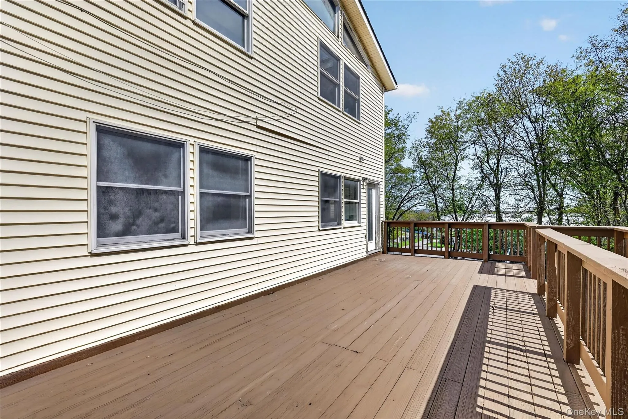 Private deck to guest suite Private deck to guest suite