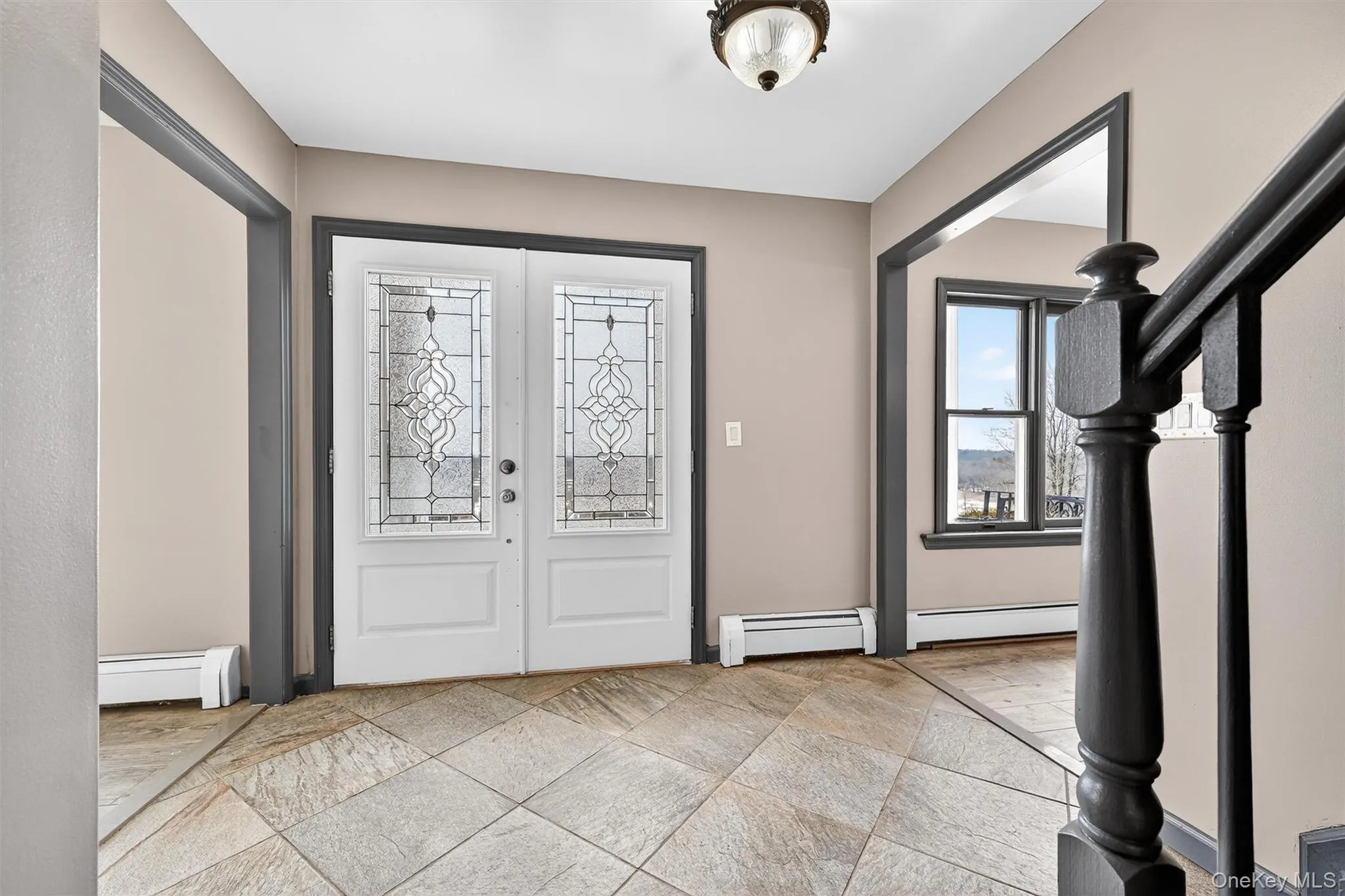 Large welcoming tiled foyer. Large welcoming tiled foyer.